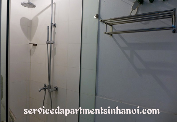 Cho thuê căn hộ dịch vụ 2 phòng ngủ view hồ Tây tại Quảng An 8