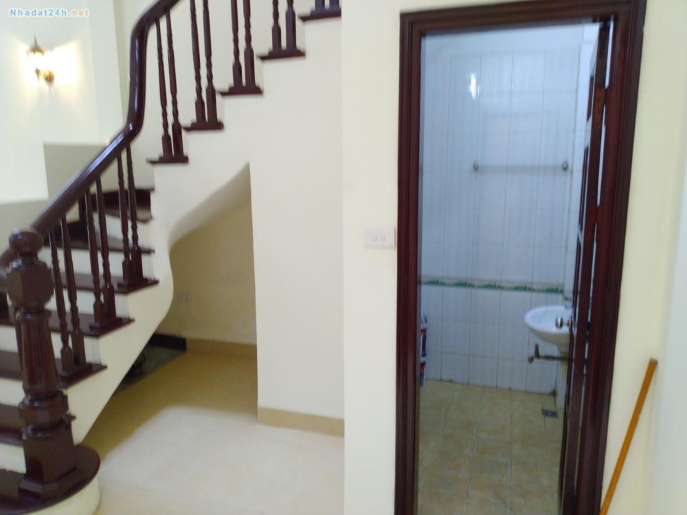 Cho thuê nhà riêng chính chủ thuộc khu phân lô phố Trung Kính, quận Cầu Giấy 1