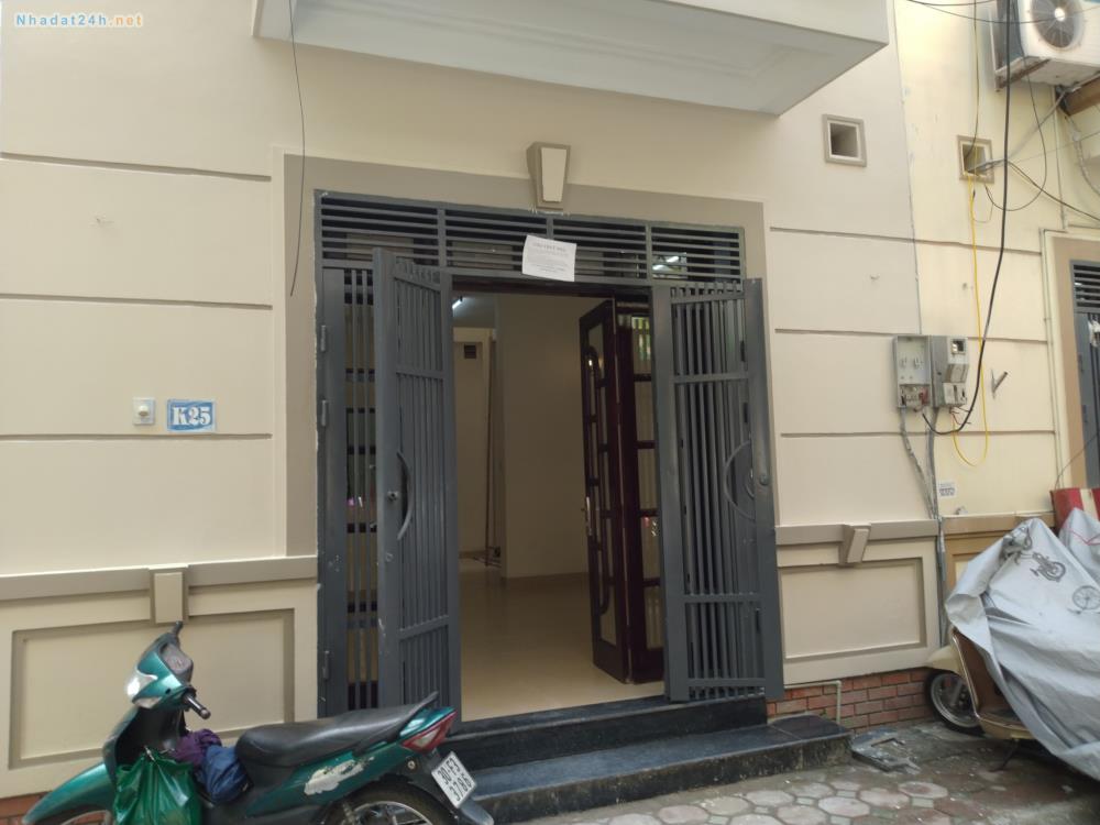 Cho thuê nhà riêng chính chủ thuộc khu phân lô phố Trung Kính, quận Cầu Giấy 4