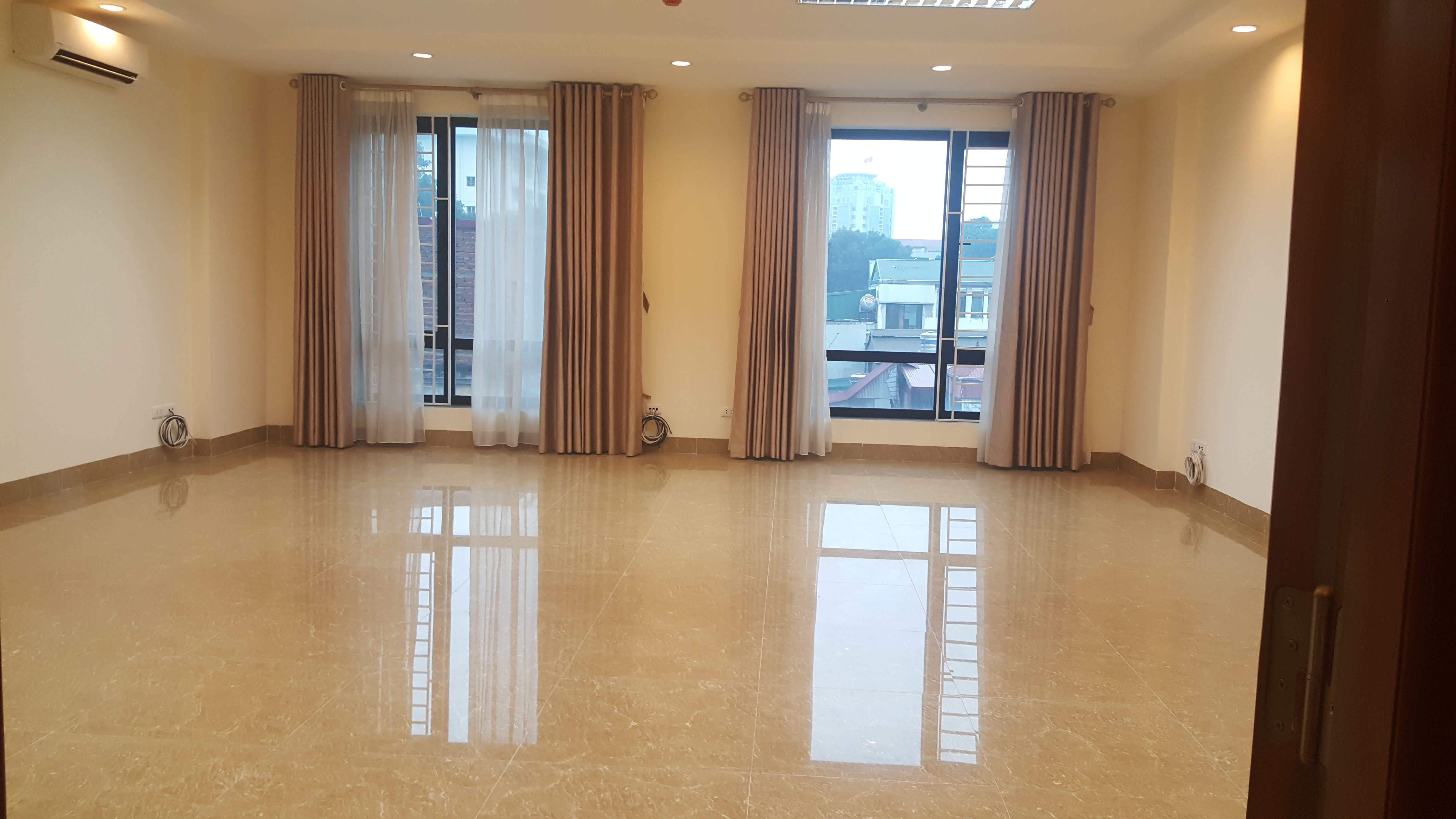 Chủ nhà cần cho thuê nguyên sàn tầng 3 tại tòa nhà phố Giảng Võ, quận Ba Đình 1