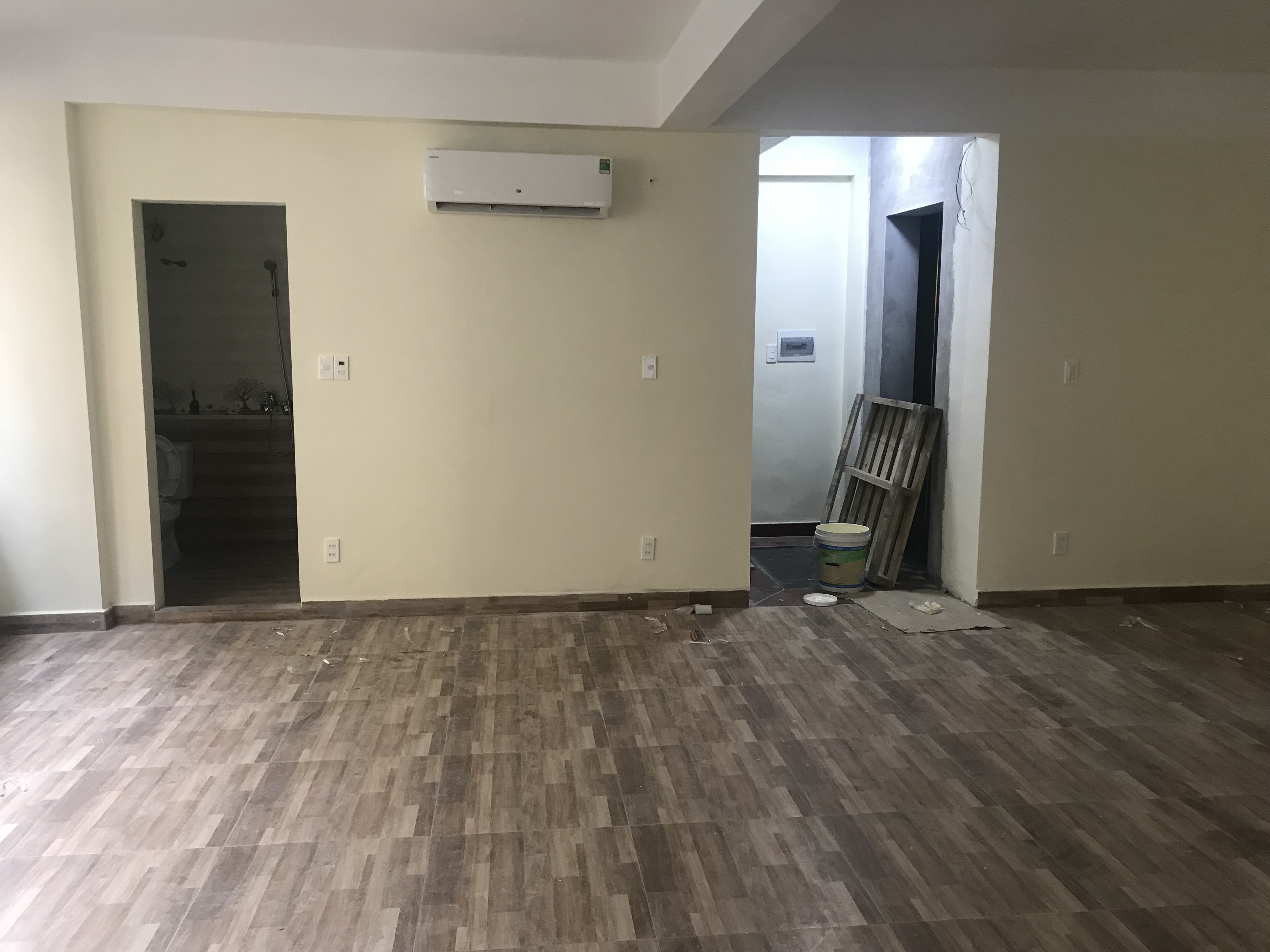 Cho thuê nhà mới xây 6 tầng làm văn phòng tại Dịch Vọng, quận Cầu Giấy 2
