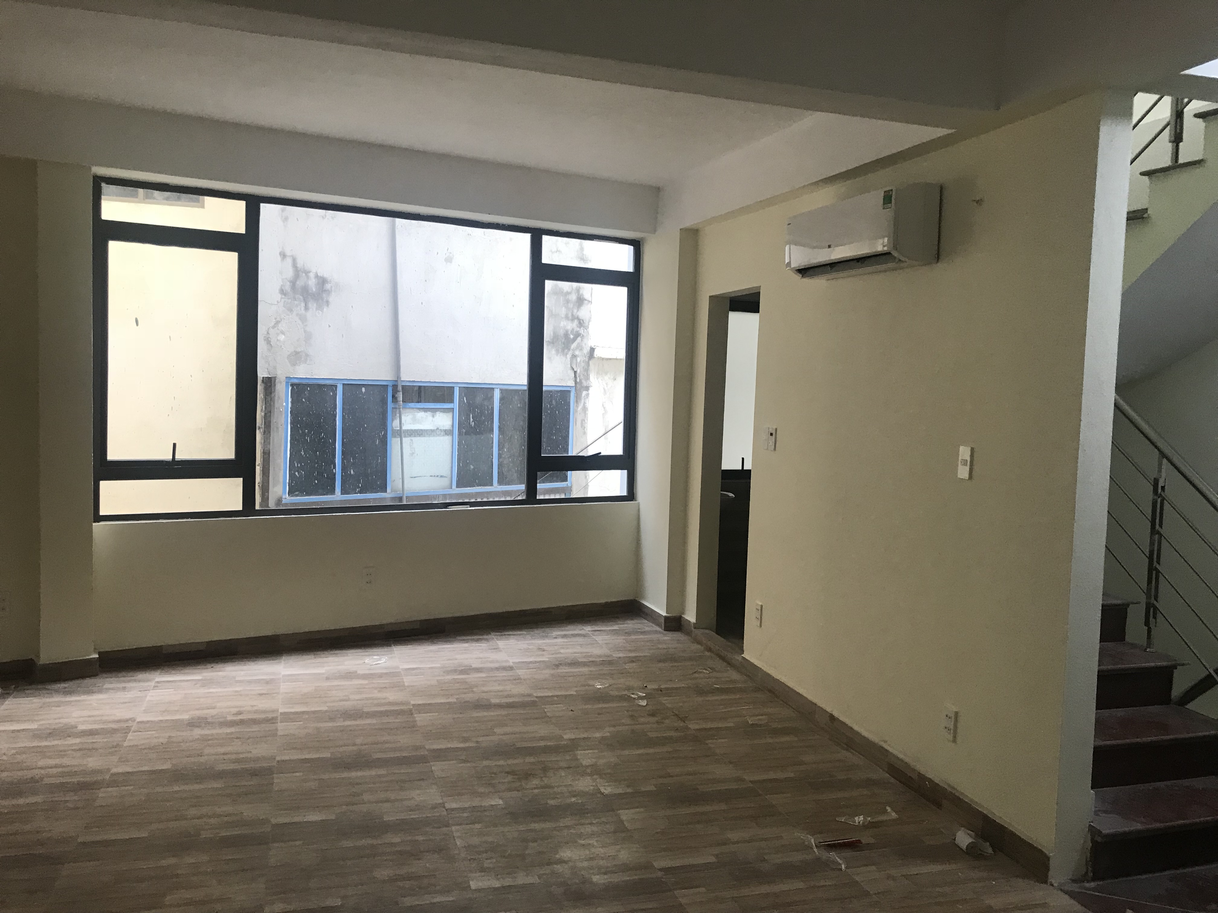 Cho thuê nhà mới xây 6 tầng làm văn phòng tại Dịch Vọng, quận Cầu Giấy 3
