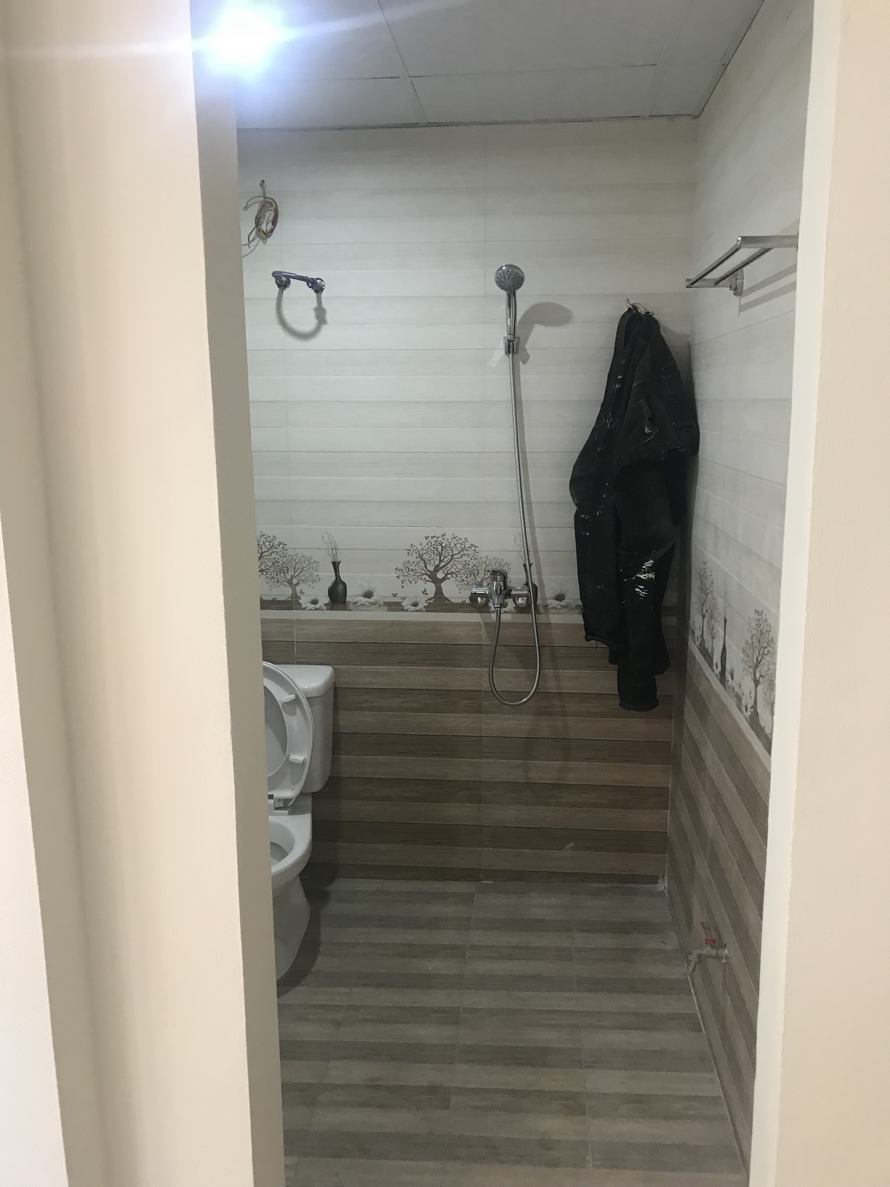 Cho thuê nhà mới xây 6 tầng làm văn phòng tại Dịch Vọng, quận Cầu Giấy 4