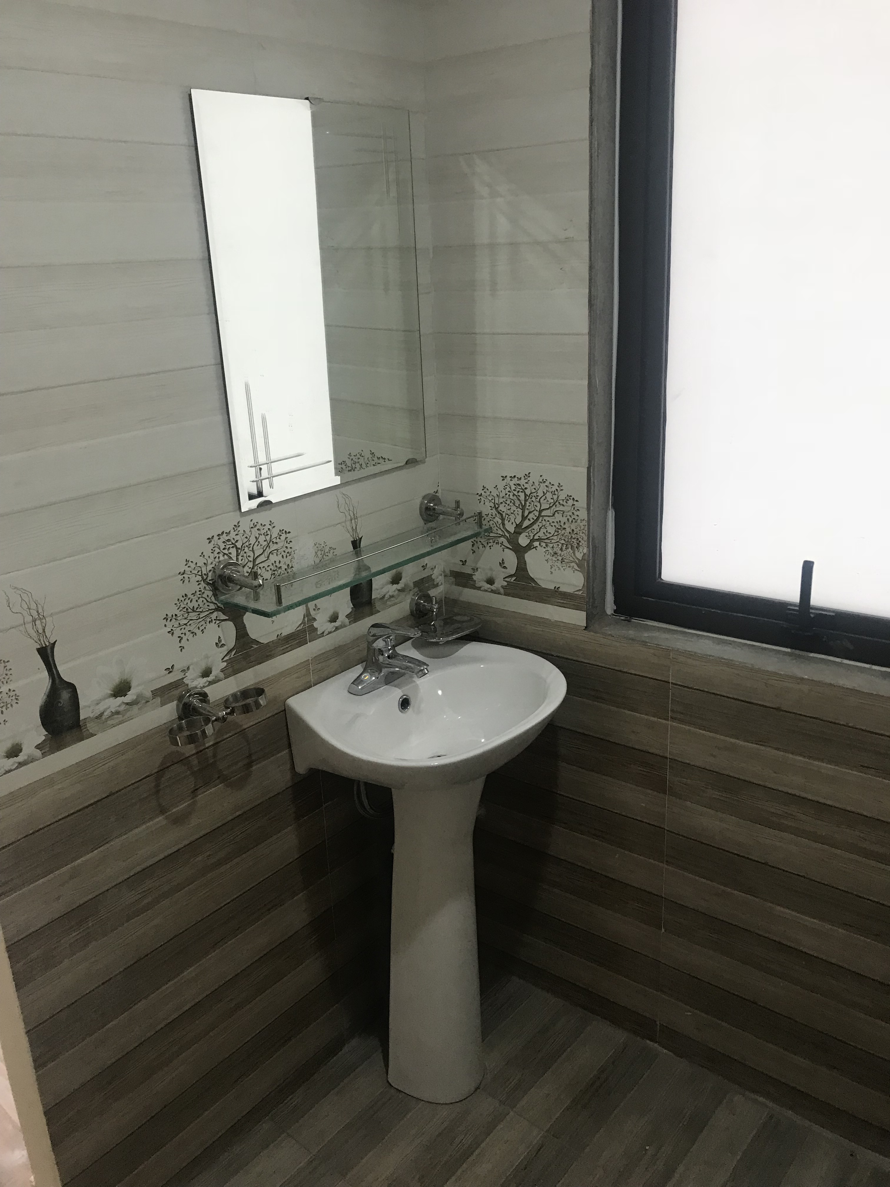 Cho thuê nhà mới xây 6 tầng làm văn phòng tại Dịch Vọng, quận Cầu Giấy 6