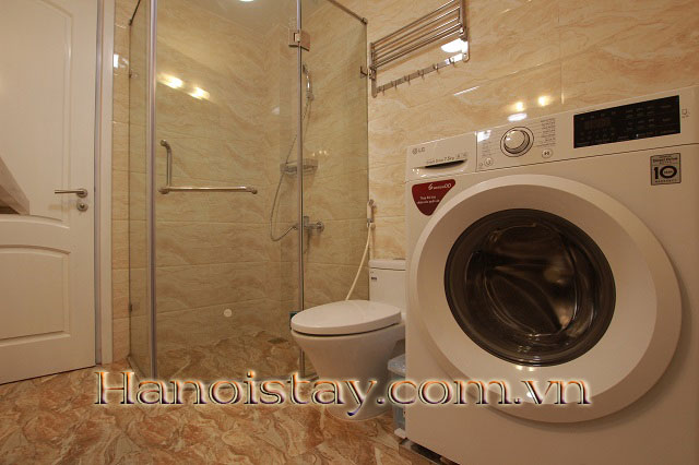 Cho người nước ngoài thuê căn hộ 1 phòng ngủ gần hồ Tây tại phố Hoàng Hoa Thám, Ba Đình 2