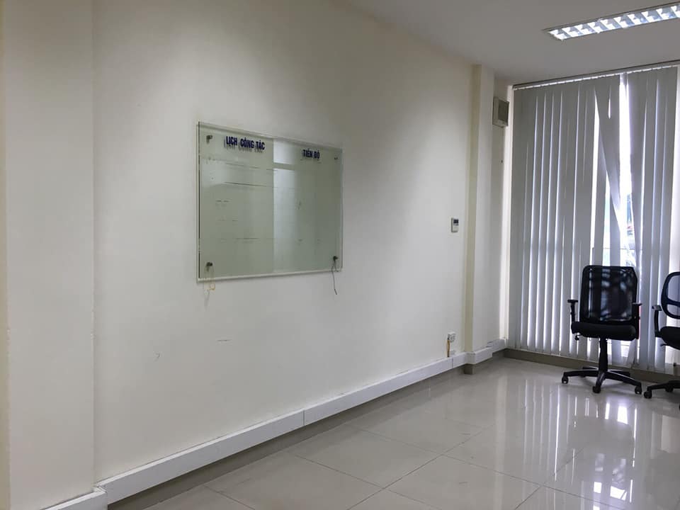 Chính chủ cho thuê gấp văn phòng nhỏ tại phố Thái Thịnh, quận Đống Đa 3