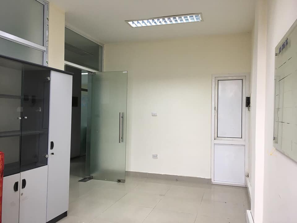 Chính chủ cho thuê gấp văn phòng nhỏ tại phố Thái Thịnh, quận Đống Đa 4