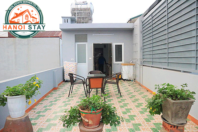 Cho thuê căn hộ dịch vụ giá rẻ, có ban công tại phố Nghi Tàm, quận Tây Hồ 5