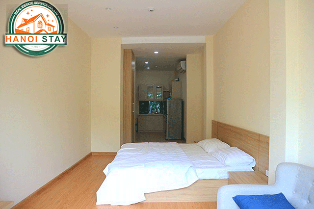 Cho thuê căn hộ dịch vụ 1 phòng ngủ, có view hồ tại Lạc Long Quân, Tây Hồ 2