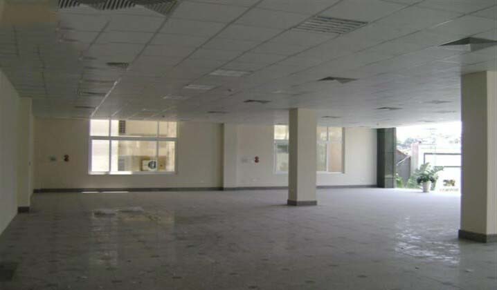 Cho thuê văn phòng 135m2 tại tòa nhà 10 tầng phố Chùa Bộc, quận Đống Đa