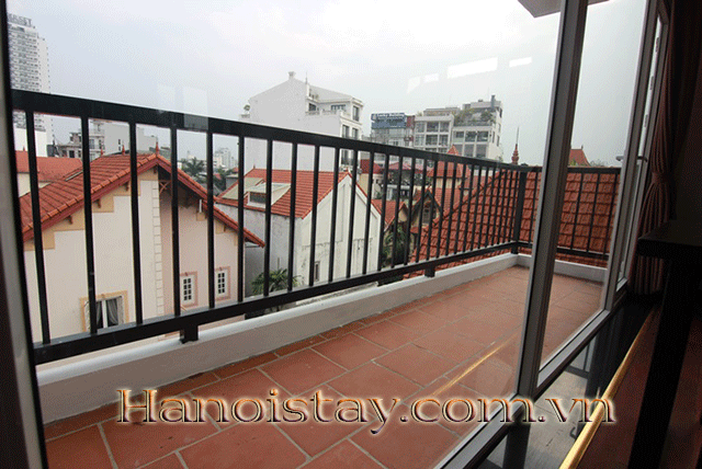 Cho thuê căn hộ dịch vụ đầy đủ nội thất, có ban công rộng ở phố Tô Ngọc Vân, Tây Hồ 2