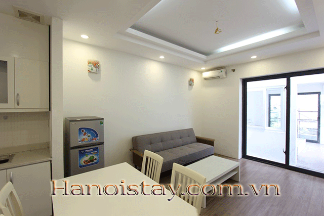 Cho thuê căn hộ dịch vụ 2 phòng ngủ, giá rẻ tại Trúc Bạch, Ba Đình 2