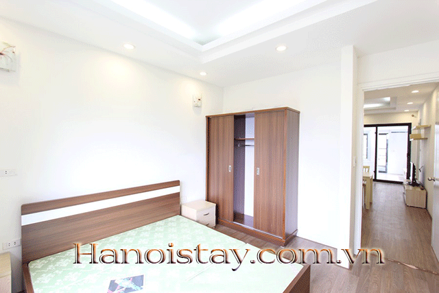 Cho thuê căn hộ dịch vụ 2 phòng ngủ, giá rẻ tại Trúc Bạch, Ba Đình 4