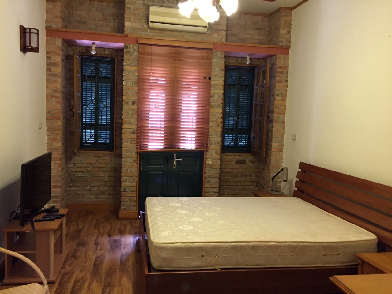 Cho thuê nhà riêng chính chủ với 4 phòng ngủ tại phố Huế, quận Hai Bà Trưng 8