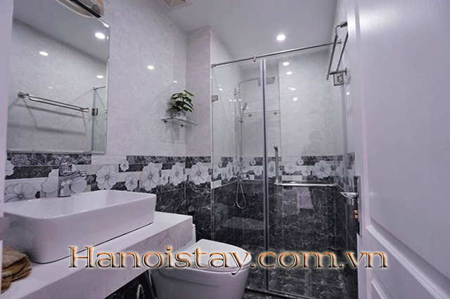 Căn hộ dịch vụ nằm ở tầng cao, full nội thất cho thuê tại phố Tô Ngọc Vân, Tây Hồ cho thuê 2