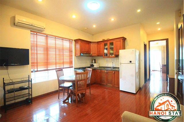 Căn hộ dịch vụ có view hồ cho thuê tại phố Yên Phụ, quận Tây Hồ 2
