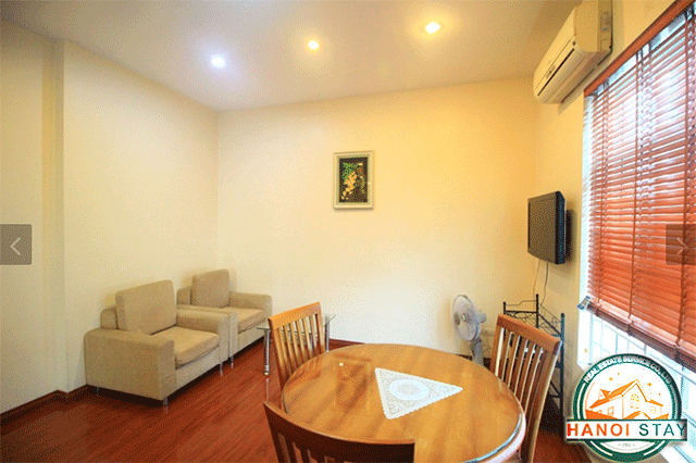 Căn hộ dịch vụ có view hồ cho thuê tại phố Yên Phụ, quận Tây Hồ 4
