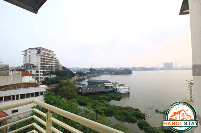 Căn hộ dịch vụ có view hồ cho thuê tại phố Yên Phụ, quận Tây Hồ 2