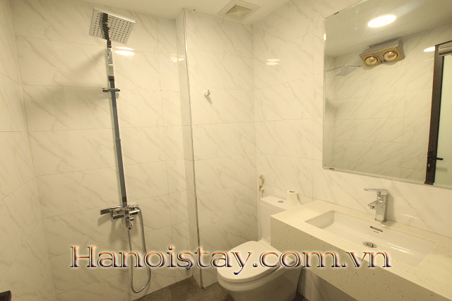 Cho thuê căn hộ dịch vụ có ban công đẹp, full nội thất tại Trần Hưng Đạo, quận Hoàn Kiếm 8