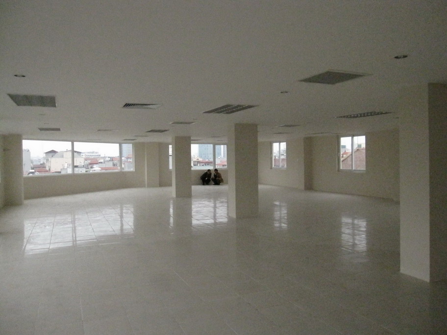 Chính chủ cho thuê văn phòng 130m2 tại phố Khâm Thiên, quận Đống Đa