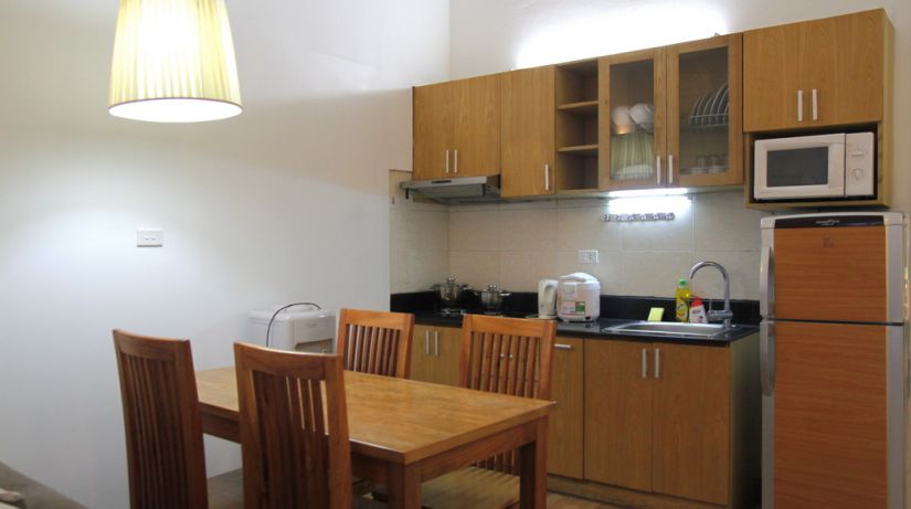 Căn hộ dịch vụ 1 phòng ngủ với phòng khách rất rộng cho thuê gần Công viên Thủ Lệ 5