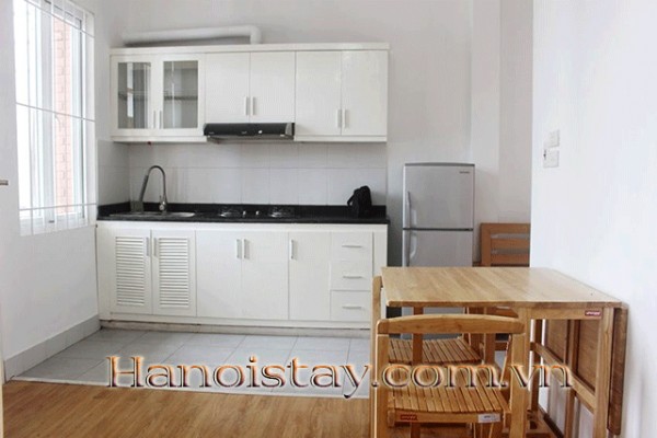 Cho thuê căn hộ giá rẻ, full nội thất ở phố Ngọc Hà, Ba Đình 3