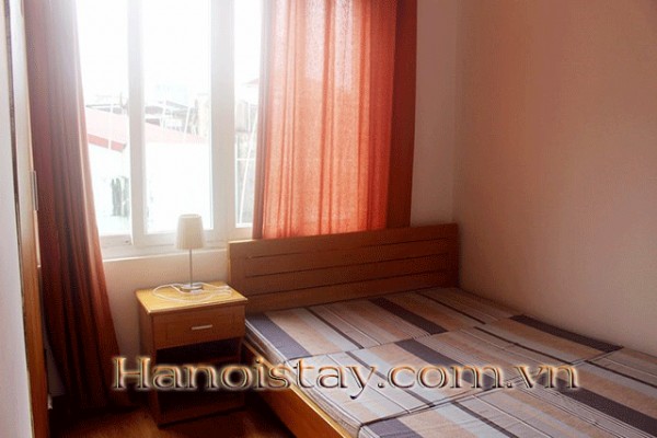Cho thuê căn hộ giá rẻ, full nội thất ở phố Ngọc Hà, Ba Đình 5