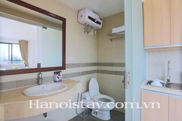 Chính chủ cần cho thuê gấp căn hộ dịch vụ sang trọng và có ban công tại Trúc Bạch 9