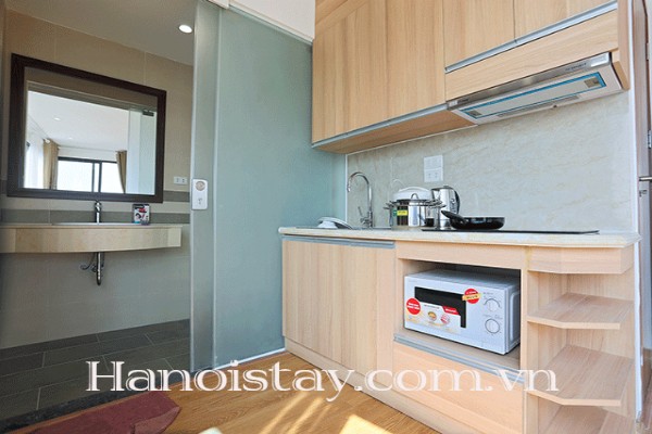 Chính chủ cần cho thuê gấp căn hộ dịch vụ sang trọng và có ban công tại Trúc Bạch 1