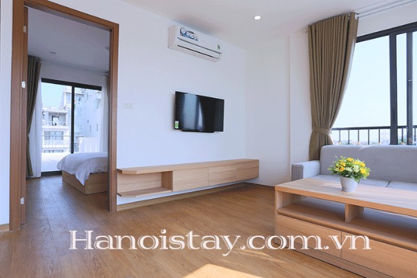 Chính chủ cần cho thuê gấp căn hộ dịch vụ sang trọng và có ban công tại Trúc Bạch 2