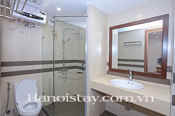 Tòa căn hộ dịch vụ mới cho thuê căn hai phòng ngủ gần hồ Trúc Bạch, Ba Đình 5