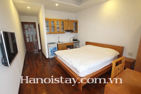 Căn hộ dịch vụ cho thuê gấp, với 1 phòng ngủ, full nội thất và có ban công lớn 2