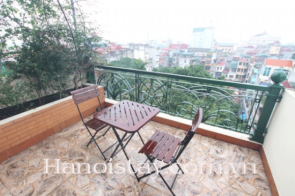 Căn hộ dịch vụ cho thuê gấp, với 1 phòng ngủ, full nội thất và có ban công lớn 5