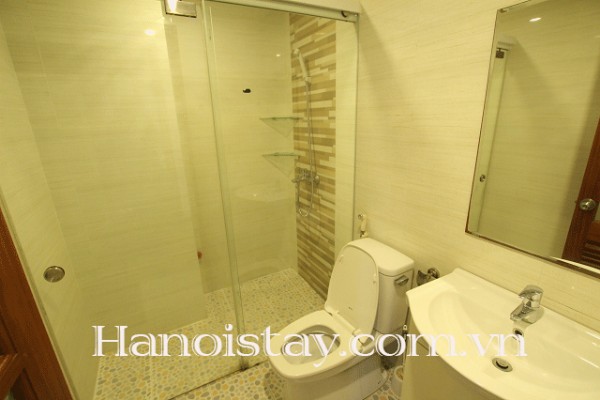 Căn hộ dịch vụ cho thuê gấp, với 1 phòng ngủ, full nội thất và có ban công lớn 6
