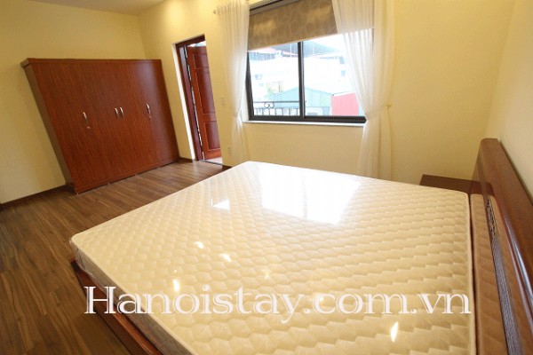 Cho thuê căn hộ dịch vụ view đẹp, có sân rộng khu vực Tây Hồ 10