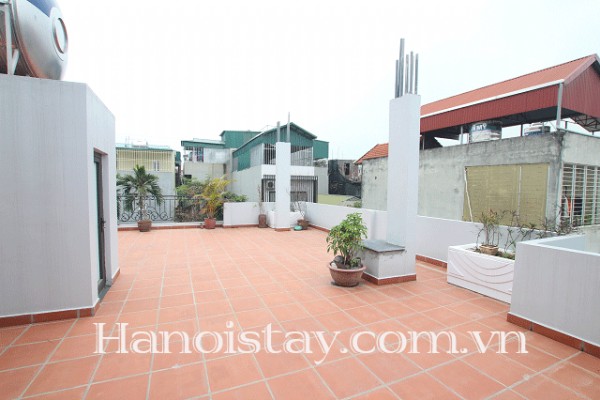 Cho thuê căn hộ dịch vụ view đẹp, có sân rộng khu vực Tây Hồ 3