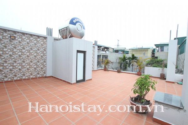 Cho thuê căn hộ dịch vụ view đẹp, có sân rộng khu vực Tây Hồ 4