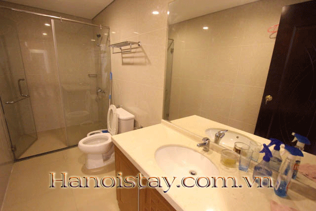 Chính chủ cần cho thuê căn góc B06 HongKong Tower, tầng trung view Chùa Láng cực đẹp 2