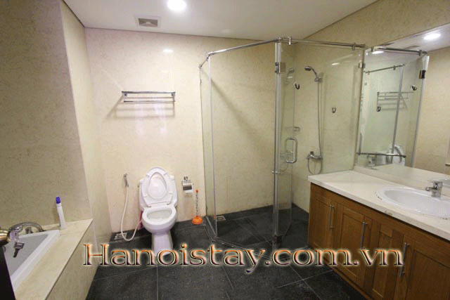 Cho thuê căn hộ chung cư Hong Kong Tower 243A Đê La Thành, Đống Đa; gần Đại sứ quán Nga 1