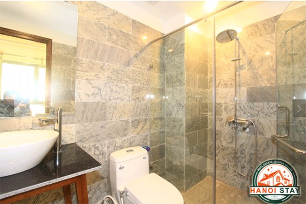 Cho thuê gấp căn hộ 2 phòng ngủ tại phố Đặng Thai Mai, Tây Hồ 5
