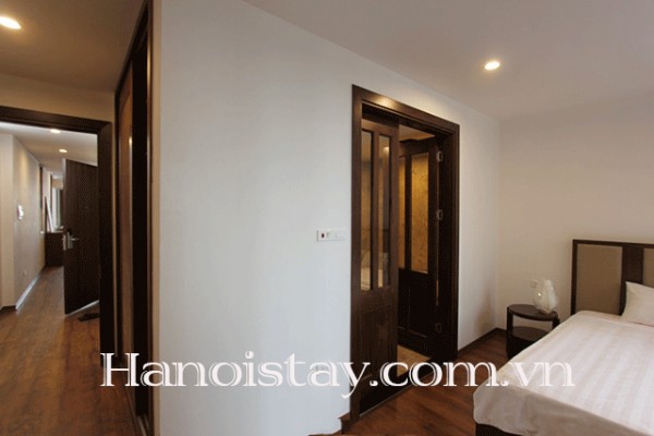 Một căn hộ dịch vụ có ban công cho thuê giá tốt ở Tây Hồ 3