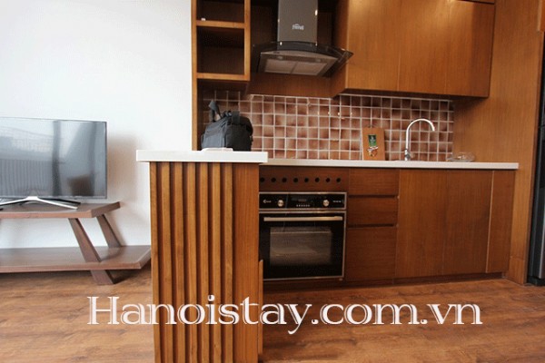 Một căn hộ dịch vụ có ban công cho thuê giá tốt ở Tây Hồ 4