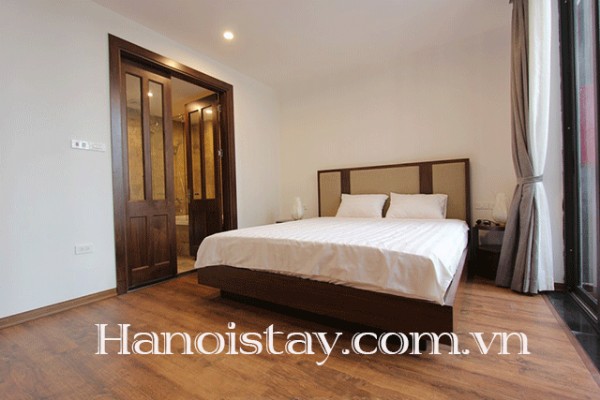 Một căn hộ dịch vụ có ban công cho thuê giá tốt ở Tây Hồ 6
