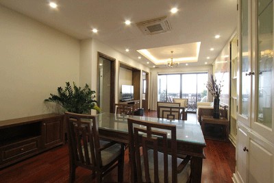 Căn hộ dịch vụ full nội thất và có ban công cho thuê tại phố Trần Quốc Toản, Hoàn Kiếm 1