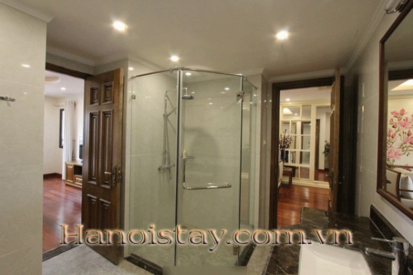 Căn hộ dịch vụ full nội thất và có ban công cho thuê tại phố Trần Quốc Toản, Hoàn Kiếm 3