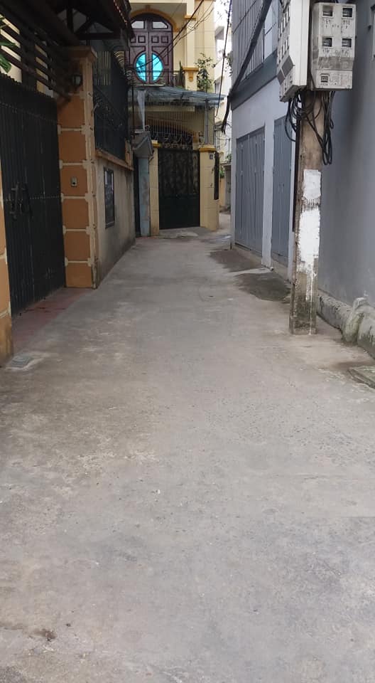 Chính chủ cần bán nhà 3 tầng tại khu vực Nguyễn Văn Cừ, quận Long Biên, SĐCC 4