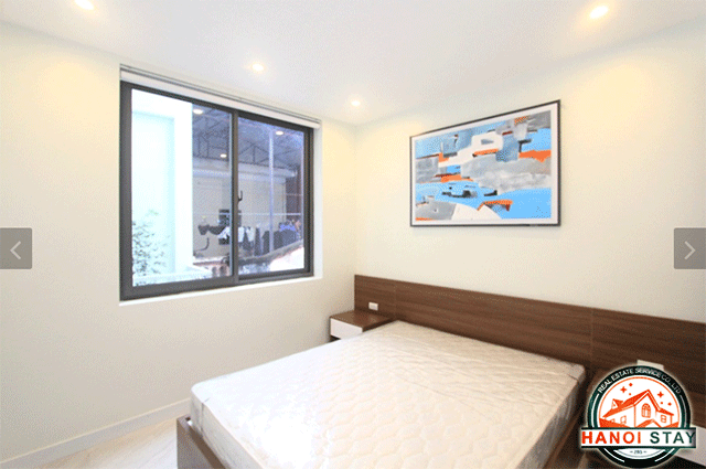 Căn hộ dịch vụ 2 phòng ngủ, có ban công đẹp và full nội thất tại phố Đội Cấn 10