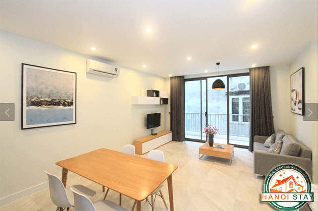 Căn hộ dịch vụ 2 phòng ngủ, có ban công đẹp và full nội thất tại phố Đội Cấn 3