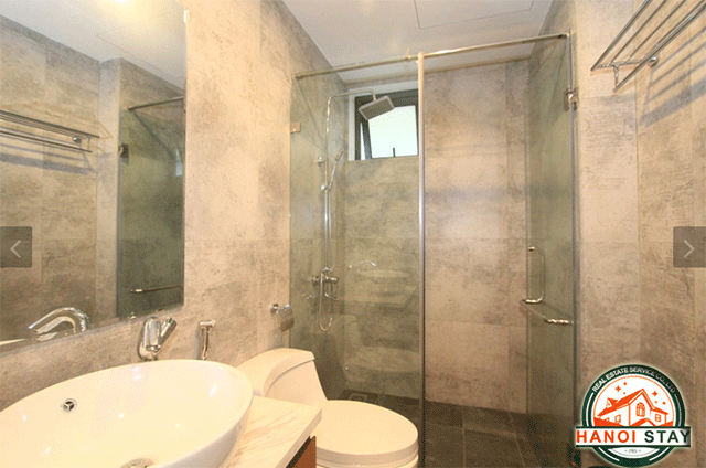 Căn hộ dịch vụ 2 phòng ngủ, có ban công đẹp và full nội thất tại phố Đội Cấn 9