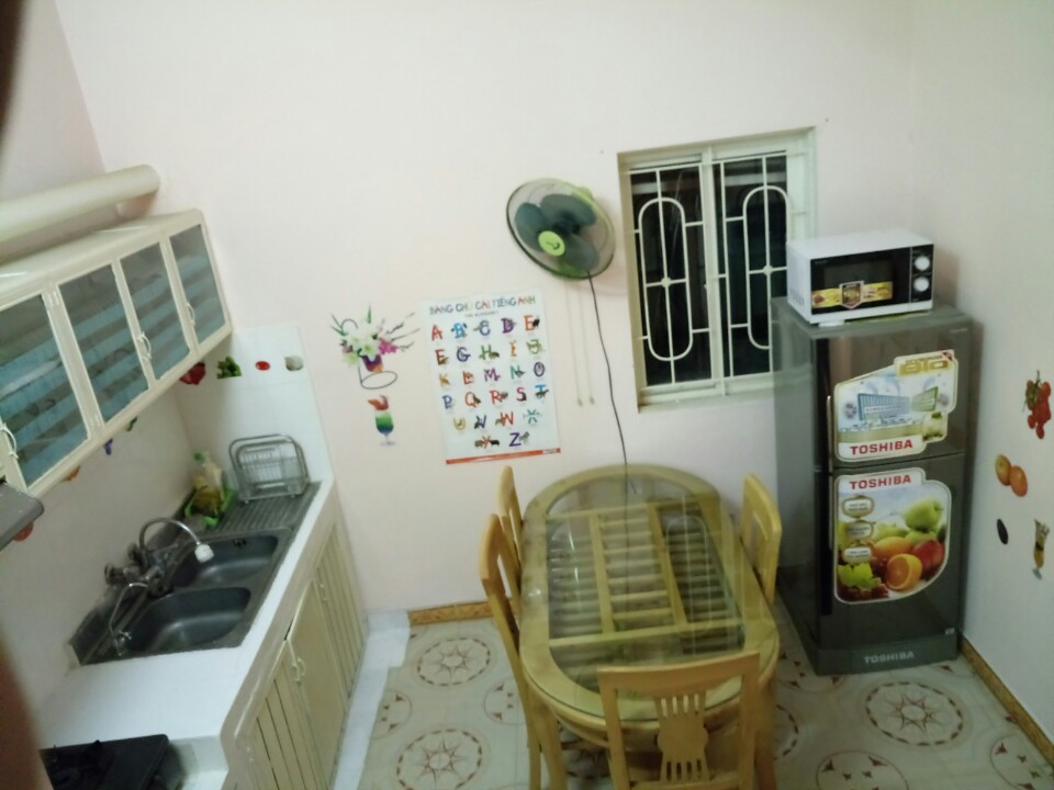 Cho thuê nhà riêng chính chủ bao gồm 4 phòng ngủ tại phố Vĩnh Phúc, quận Ba Đình 8